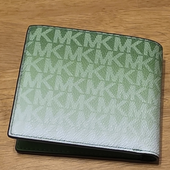 Michael Kors Green Wallet - Picture 4 of 4